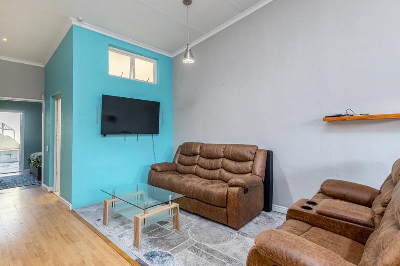 1 Bedroom Property for Sale in Woodstock Western Cape